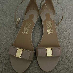 KHAKI AND GOLD SALVATORE FERRAGAMO SANDALS!